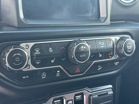 Used 2019 Jeep Wrangler Unlimited Sahara AWD/4WD image 19