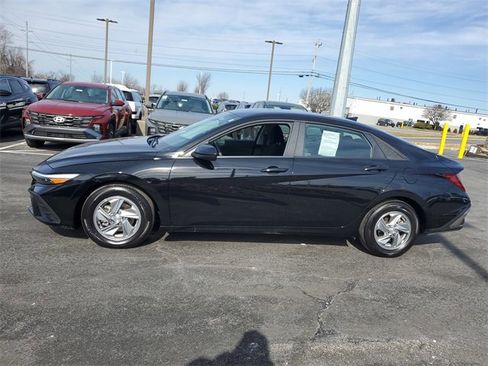 Used 2024 Hyundai Elantra SE image 6