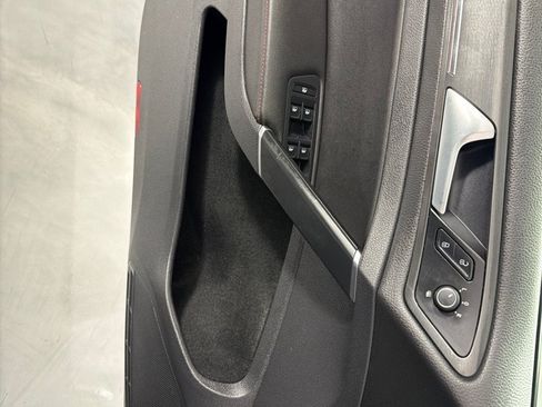 Used 2019 Volkswagen GTI SE FWD image 10