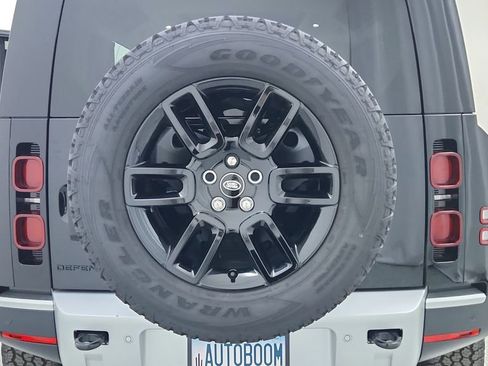 Used 2025 Land Rover Defender 110 S image 44