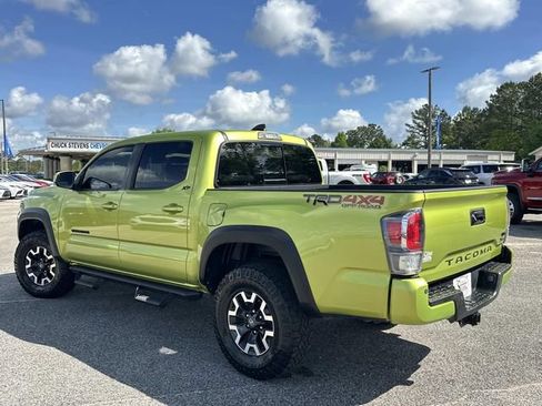 Used 2023 Toyota Tacoma TRD Off-Road w/ Technology Package AWD/4WD image 11