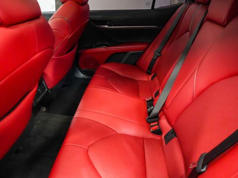 Used 2018 Toyota Camry XSE FWD image 19