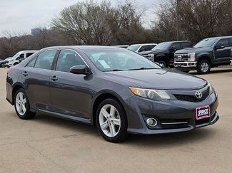 Used 2014 Toyota Camry SE video 3