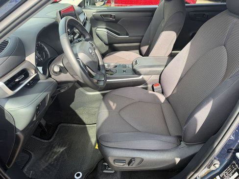 Certified 2025 Toyota Highlander LE FWD image 19