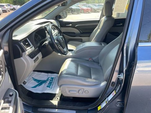 Used 2017 Toyota Highlander Limited AWD/4WD image 12