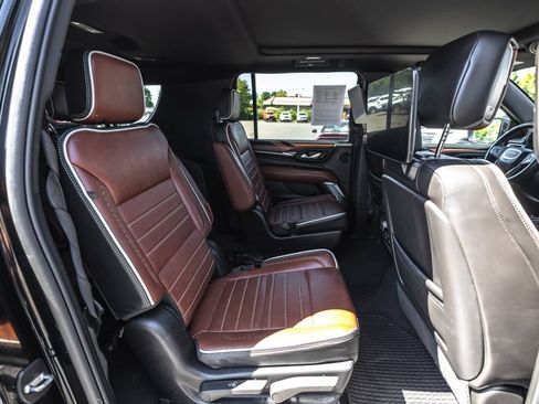 Used 2024 GMC Yukon XL Denali Ultimate AWD/4WD image 32