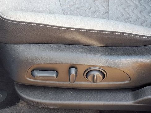 Used 2024 Chevrolet Equinox LS w/ LS Convenience Package FWD image 4