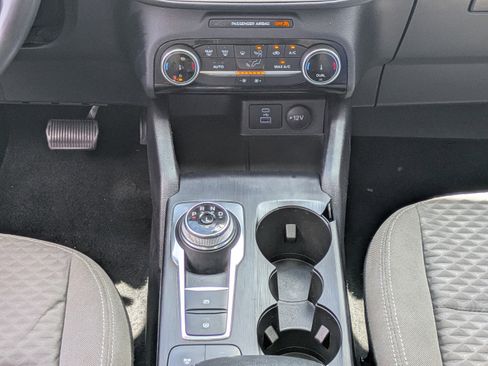 Used 2022 Ford Escape SE w/ SE Sport Appearance Package FWD image 17