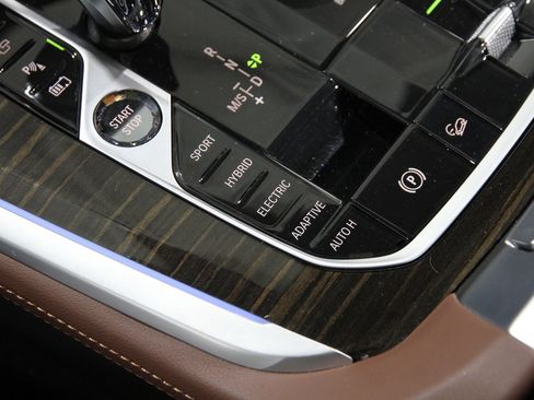 Certified 2023 BMW X5 xDrive45e w/ Executive Package image 17