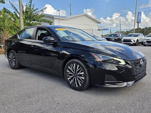 Used 2023 Nissan Altima 2.5 SV FWD image 7