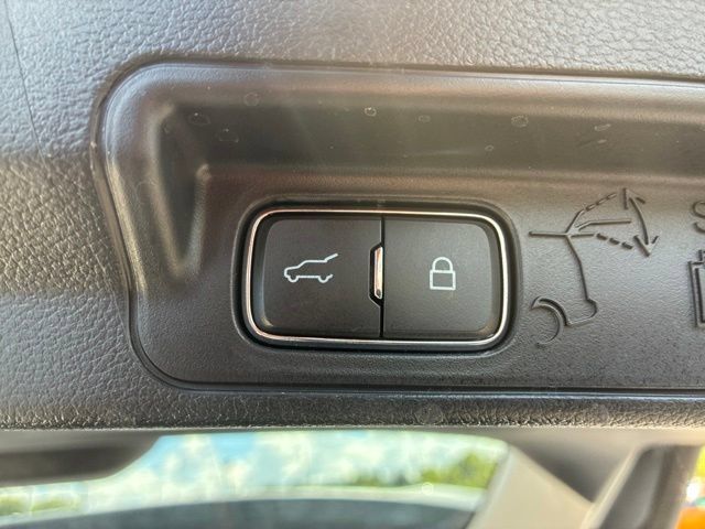 Used 2025 Ford Explorer Active w/ Active Comfort Package RWD image 8