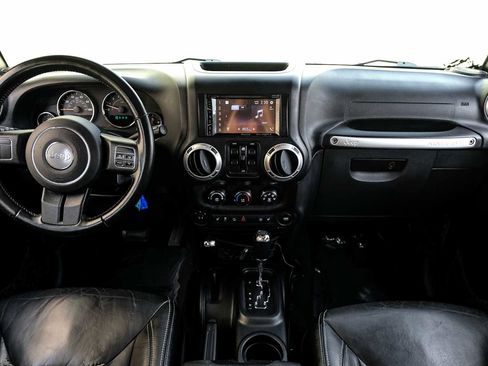 Used 2018 Jeep Wrangler Unlimited Sahara image 16