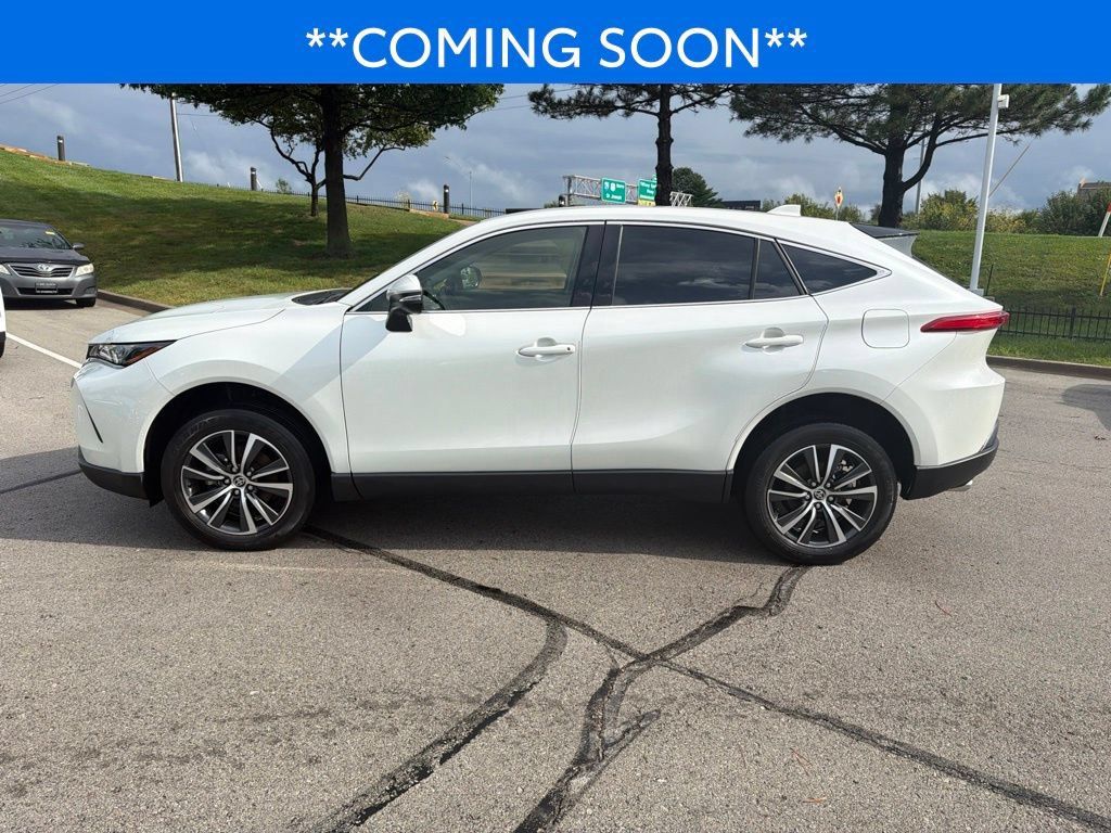 Used 2022 Toyota Venza LE AWD/4WD image 11