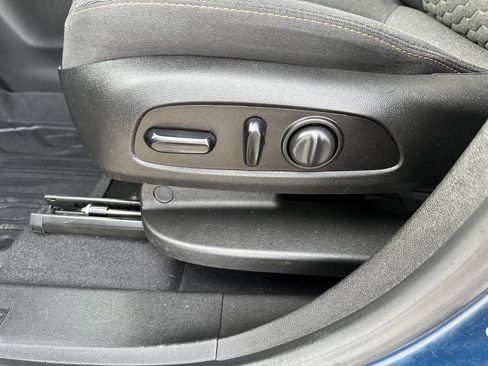 Used 2020 Chevrolet Equinox LT w/ Driver Convenience Package image 24