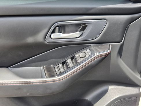 Used 2026 Nissan Rogue SV AWD/4WD image 11