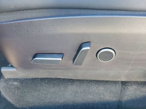 Used 2022 Tesla Model Y Performance image 19