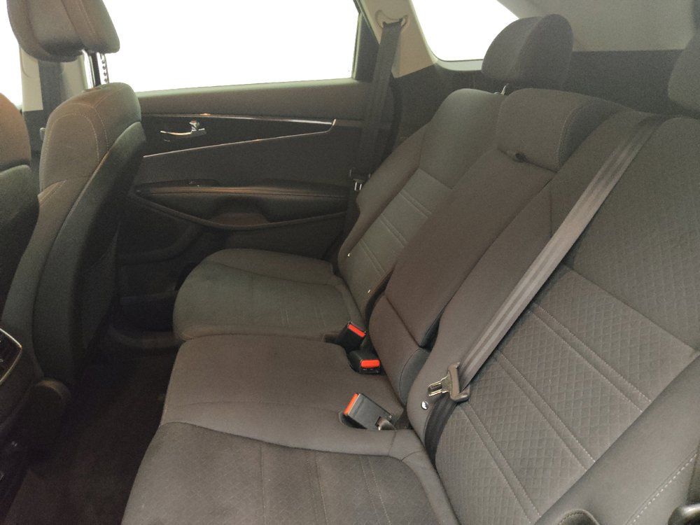 Used 2016 Kia Sorento FWD image 18