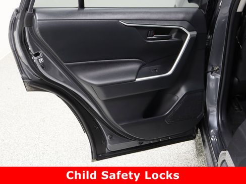 Used 2019 Toyota RAV4 LE image 22