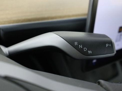 Used 2022 Tesla Model Y Long Range image 24