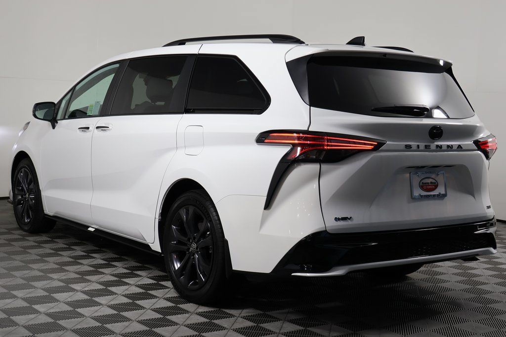 Used 2026 Toyota Sienna XSE FWD image 6