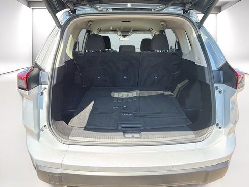 Used 2025 Nissan Rogue SV AWD/4WD image 28