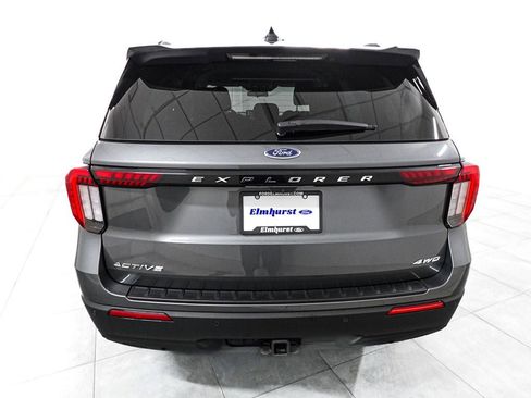 Used 2025 Ford Explorer Active AWD/4WD image 5