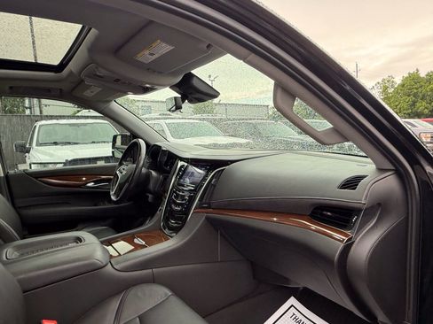 Used 2020 Cadillac Escalade ESV Luxury RWD image 9