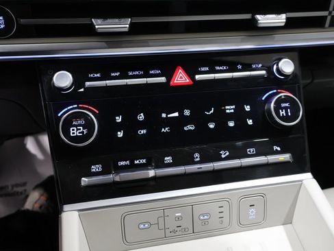 Used 2024 Hyundai Santa Fe Limited image 27