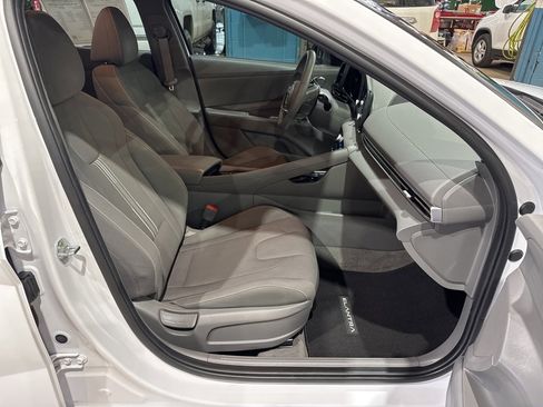 Used 2021 Hyundai Elantra Blue image 32