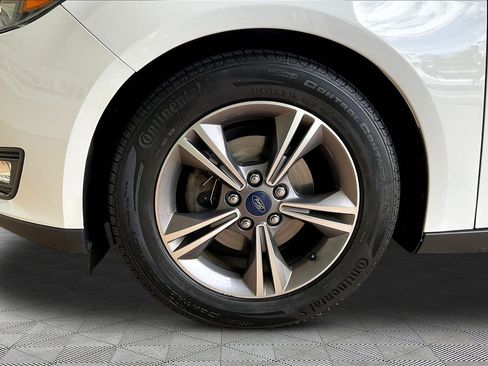 Used 2018 Ford Focus SE w/ SE Appearance Package FWD image 31