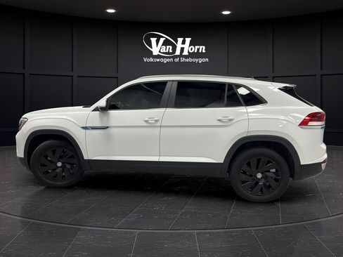Used 2024 Volkswagen Atlas Cross Sport SE w/ Panoramic Sunroof Package AWD/4WD image 4