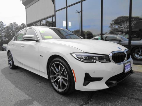 Used 2022 BMW 330e xDrive w/ Driving Assistance Package AWD/4WD image 3