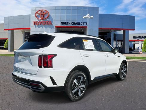 Used 2022 Kia Sorento S w/ Panoramic Sunroof Package FWD image 6