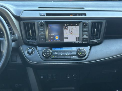 Used 2018 Toyota RAV4 XLE AWD/4WD image 6