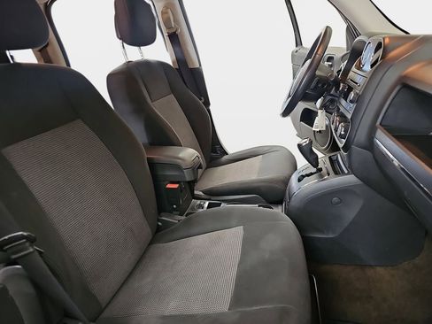 Used 2014 Jeep Patriot Latitude image 12