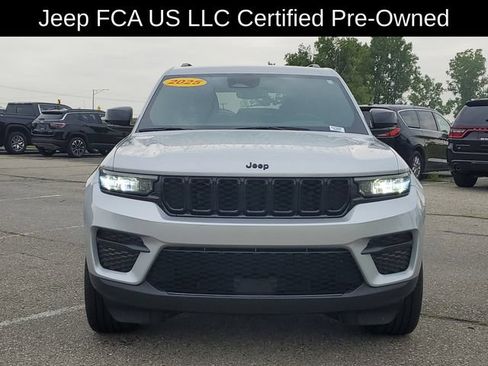 Certified 2024 Jeep Grand Cherokee Altitude AWD/4WD image 2