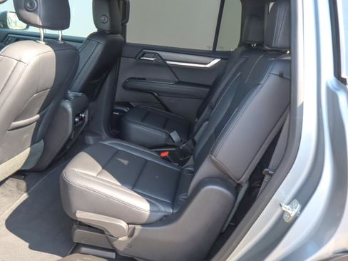 Used 2026 GMC Acadia Elevation w/ Elevation Premium Package FWD image 7