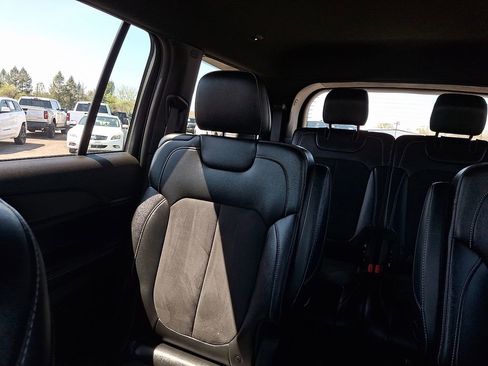 Used 2024 Jeep Grand Cherokee L Altitude AWD/4WD image 19