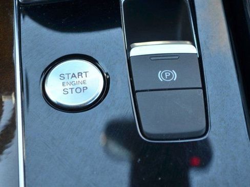 Used 2016 Audi A8 L 4.0T w/ Driver Assistance Package image 26