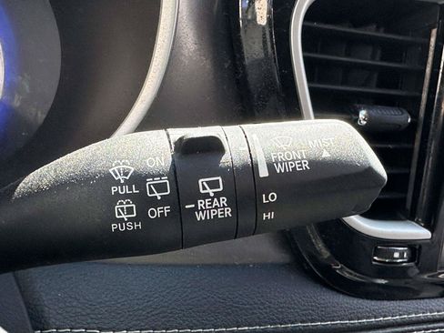 Used 2022 Chrysler Pacifica Touring-L AWD/4WD image 32