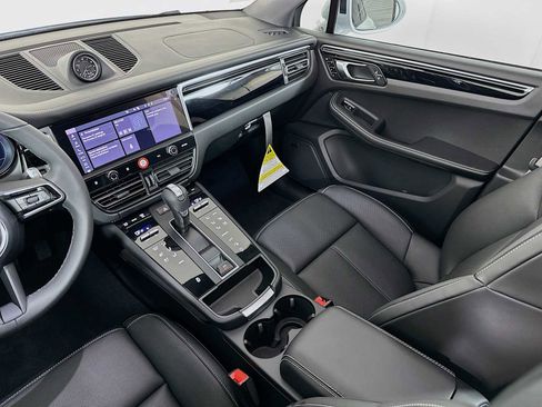 New 2026 Porsche Macan image 25