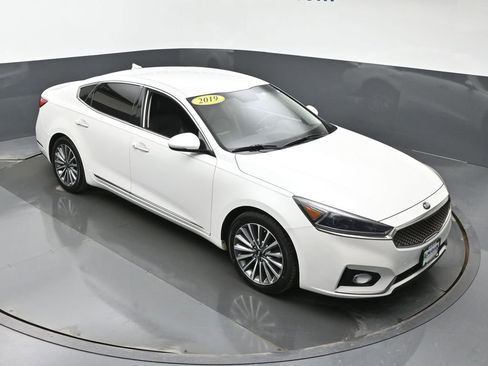 Used 2019 Kia Cadenza Premium image 3