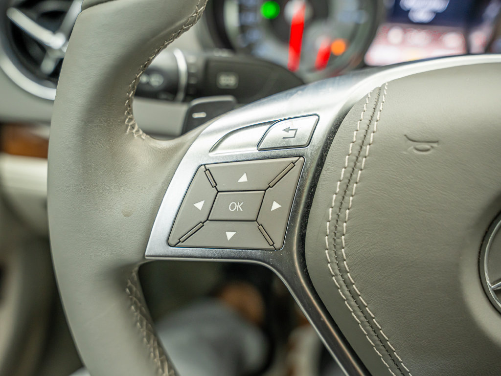Used 2013 Mercedes-Benz SL 550 image 29
