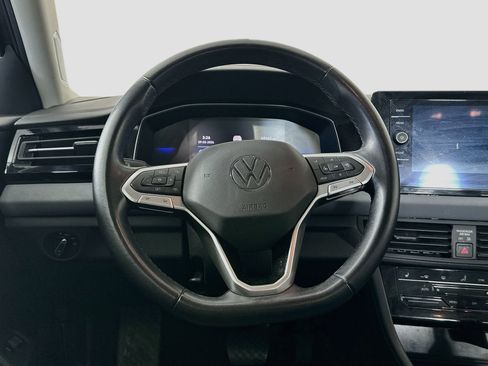 Used 2025 Volkswagen Jetta SE FWD image 18