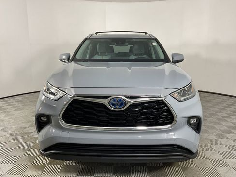 Used 2022 Toyota Highlander Bronze Edition image 3