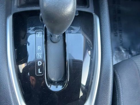 Used 2016 Nissan Rogue SV image 24