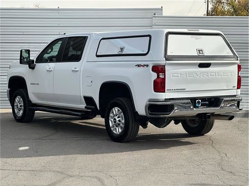 Used 2021 Chevrolet Silverado 2500 LT w/ Convenience Package image 3