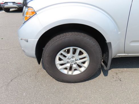 Used 2015 Nissan Frontier SV AWD/4WD image 11