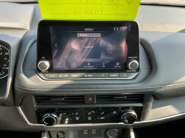 Used 2024 Nissan Rogue S AWD/4WD image 21