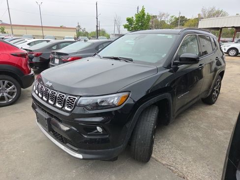 Used 2025 Jeep Compass Limited image 1